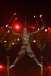 6è Festival Internacional del circ - - Elefant d'Or - - Ciutat de Figueres Espectacle vermell - Marco Antonio Penagos · Hulla Hoops · Mèxic