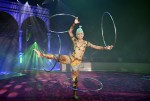 6è Festival Internacional del circ - - Elefant d'Or - - Ciutat de Figueres Espectacle vermell · Marco Antonio Penagos · Hulla Hoops ·  Mèxic