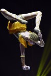 6è Festival Internacional del circ - - Elefant d'Or - - Ciutat de Figueres Espectacle Vermell - Vladislava Naraieva - Equilibris sobre bastons - Ucraïna