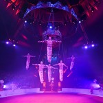 10º Aniversario Festival Internacional del Circo Elefante de Oro Coronation headed by V. Dulich - cintas aéreas - Rojo
