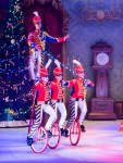 Gran Circo de Navidad de Girona sobre hielo 3 Group on Wheels - Monociclos - Bielorusia & Rusia